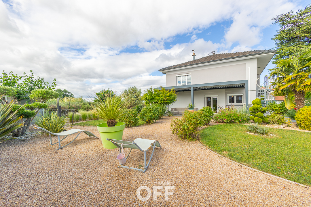 Maison bel emplacement a vendre Genas Centre